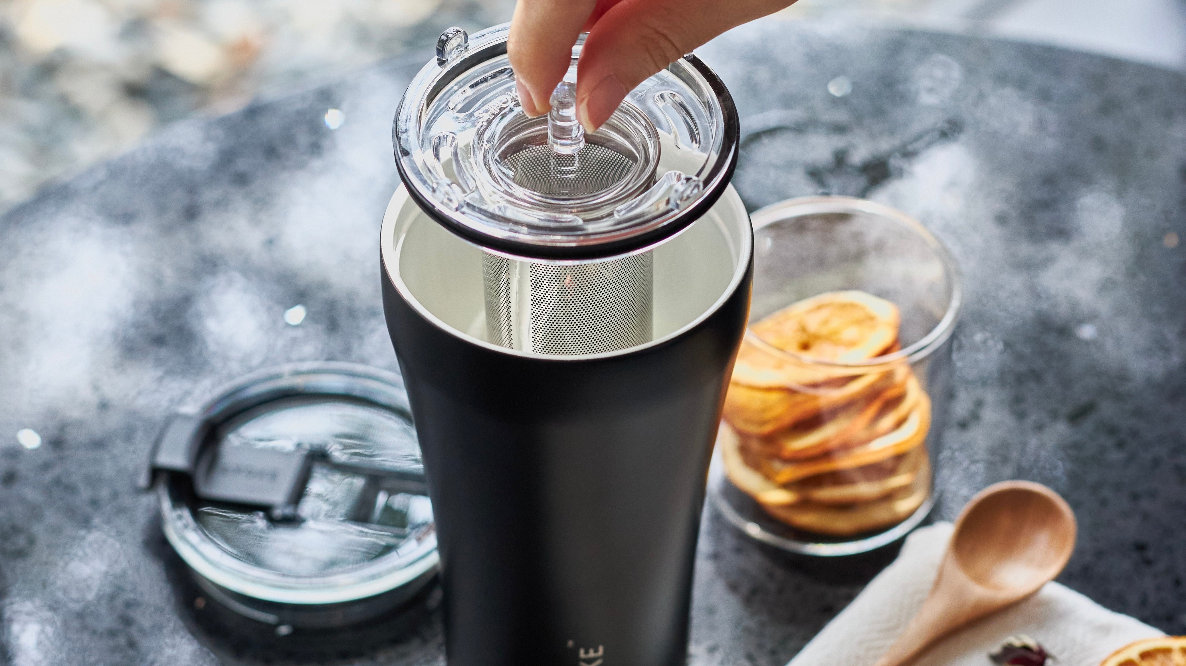 〈STTOKE〉オリジナルアイテム『ティー インフューザー』が新登場!新鮮なティーをどこでも楽しめます。